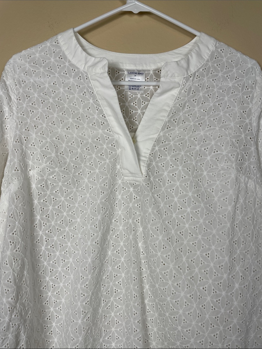 Lands’ End Women’s Floral Eyelet White 7/8 Sleeve Split Neck Tunic Blouse - Picture 2 of 8